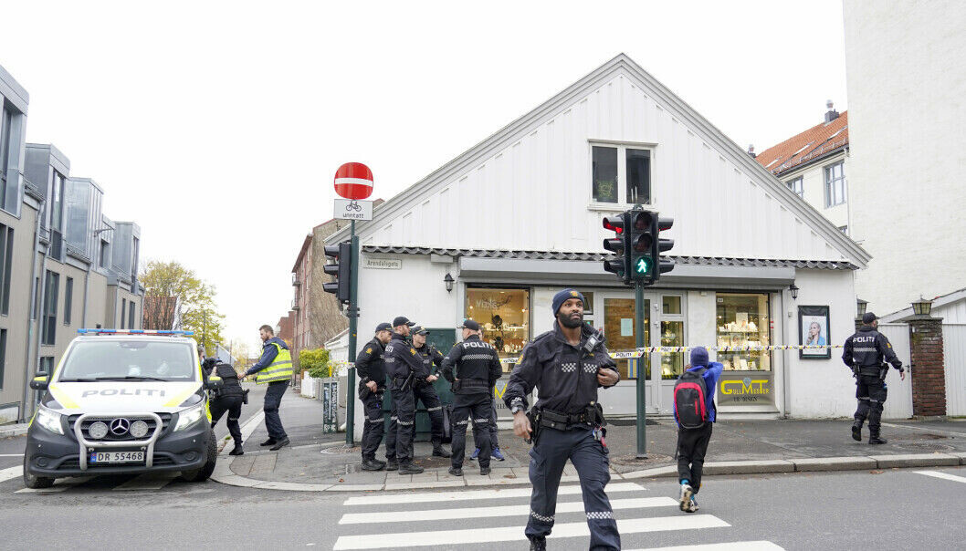 Politiet gikk tidlig ut og sa det fantes gode bilder av ransmannen på Sagene i fjor. Nå henlegges saken uten at bildene noensinne er offentliggjort. Politiet gikk tidlig ut og sa det fantes gode bilder av ransmannen på Sagene i fjor. Nå henlegges saken uten at bildene noensinne er offentliggjort.