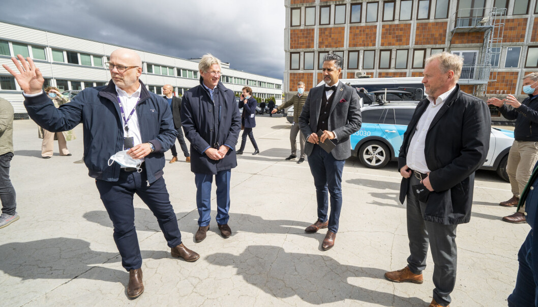 Kringkastingssjef Thor Gjermund Eriksen tv. , NRKs styreleder Birger Magnus, kulturminister Abid Raja og byrådsleder Raymond Johansen før pressemøtet om flyttingen av NRKs hovedkontor fra Marienlyst til Ensjø. Kringkastingssjef Thor Gjermund Eriksen tv. , NRKs styreleder Birger Magnus, kulturminister Abid Raja og byrådsleder Raymond Johansen før pressemøtet om flyttingen av NRKs hovedkontor fra Marienlyst til Ensjø.