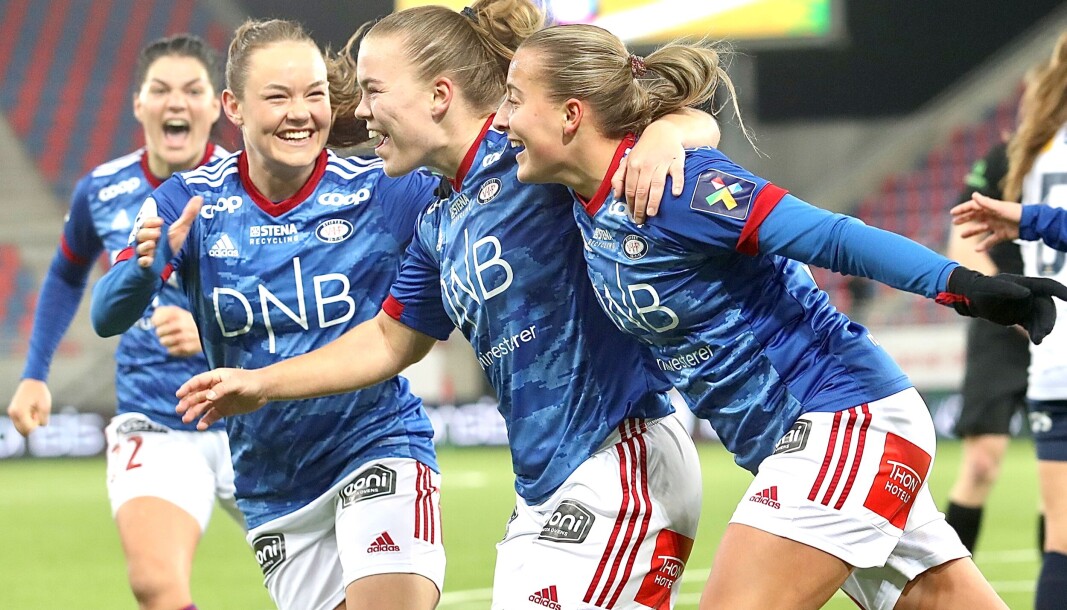 Vålerenga-damene kunne til slutt juble etter å ha slått Stabæk 2-0 i serieåpningen. Vålerenga-damene kunne til slutt juble etter å ha slått Stabæk 2-0 i serieåpningen.