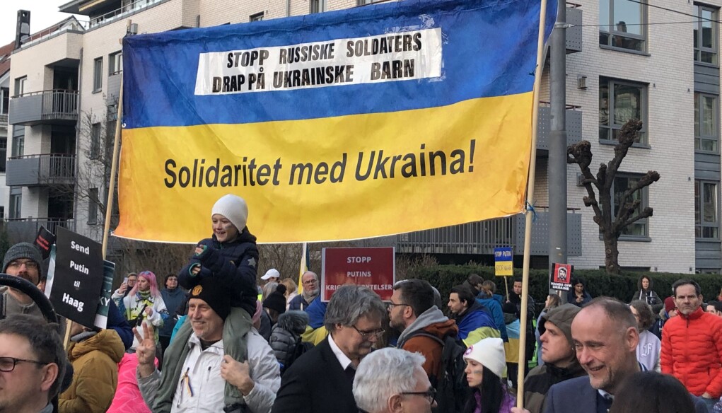 Ukrainere og nordmenn sammen i toget opp til det som nå heter Ukrainas plass Ukrainere og nordmenn sammen i toget opp til det som nå heter Ukrainas plass