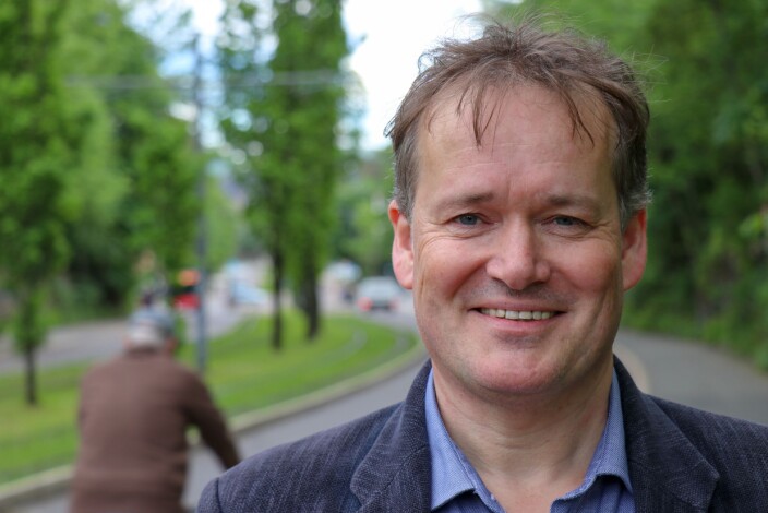 Ny leder i St. Hanshaugen bydelsutvalg, Gudmund Brede (Ap), ble forbanna da han hørte om hærverket på gateskiltet. Ny leder i St. Hanshaugen bydelsutvalg, Gudmund Brede (Ap), ble forbanna da han hørte om hærverket på gateskiltet.