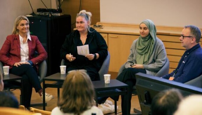 Fra et møte i beboerrådet i fjor høst. Marit Leganger i Boligbygg, Cathrine Skårn, Hajar Benhammou og Lars Aasen, leder i Leieboerforeningen Fra et møte i beboerrådet i fjor høst. Marit Leganger i Boligbygg, Cathrine Skårn, Hajar Benhammou og Lars Aasen, leder i Leieboerforeningen