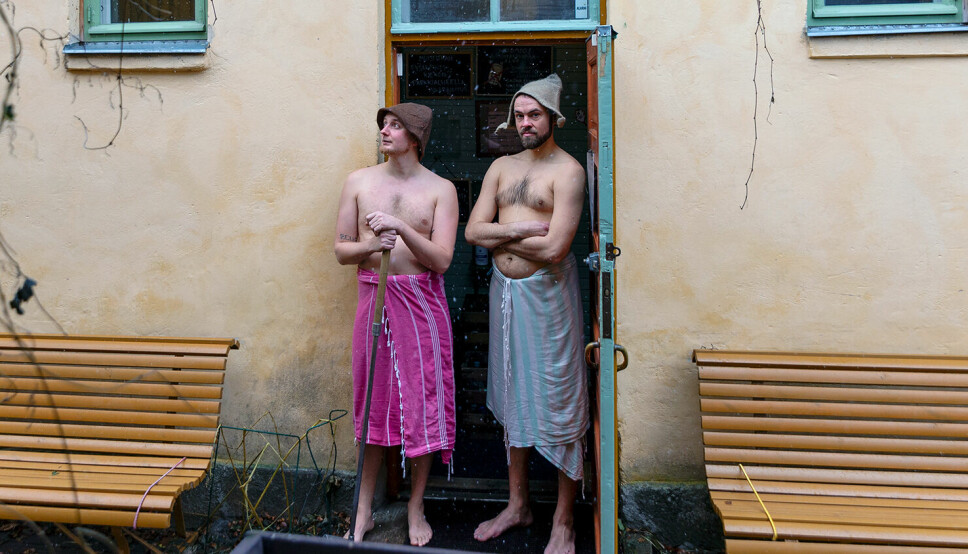 Juha Kumara (t.h.) sier det eksisterer mange misoppfatninger om hva finsk sauna er og kulturen som omgir den.