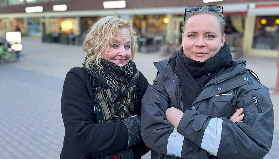 Folk må få slippe å bli påtvunget rasistisk propaganda der de jobber og der de bor, sier Randi Færevik (til v.) og Linda Amundsen. Folk må få slippe å bli påtvunget rasistisk propaganda der de jobber og der de bor, sier Randi Færevik (til v.) og Linda Amundsen.