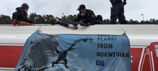 NÅ: Et 30-talls personer stenger Sjursøya oljeterminal. Se bildeserien