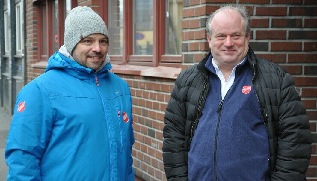 Frelsesarmeens Geir Gustavsen og Frode Woldsund utenfor Fyrlyset i Urtegata. Frelsesarmeens Geir Gustavsen og Frode Woldsund utenfor Fyrlyset i Urtegata.