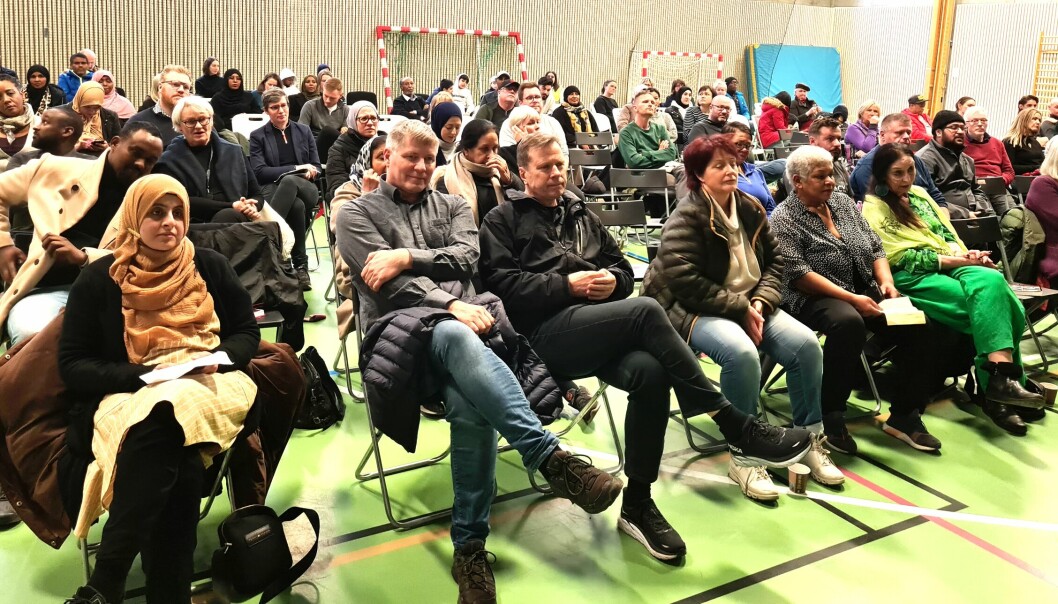 Rundt 150 personer hadde møtt opp til folkemøtet om Fyrlysets framtid onsdag kveld.