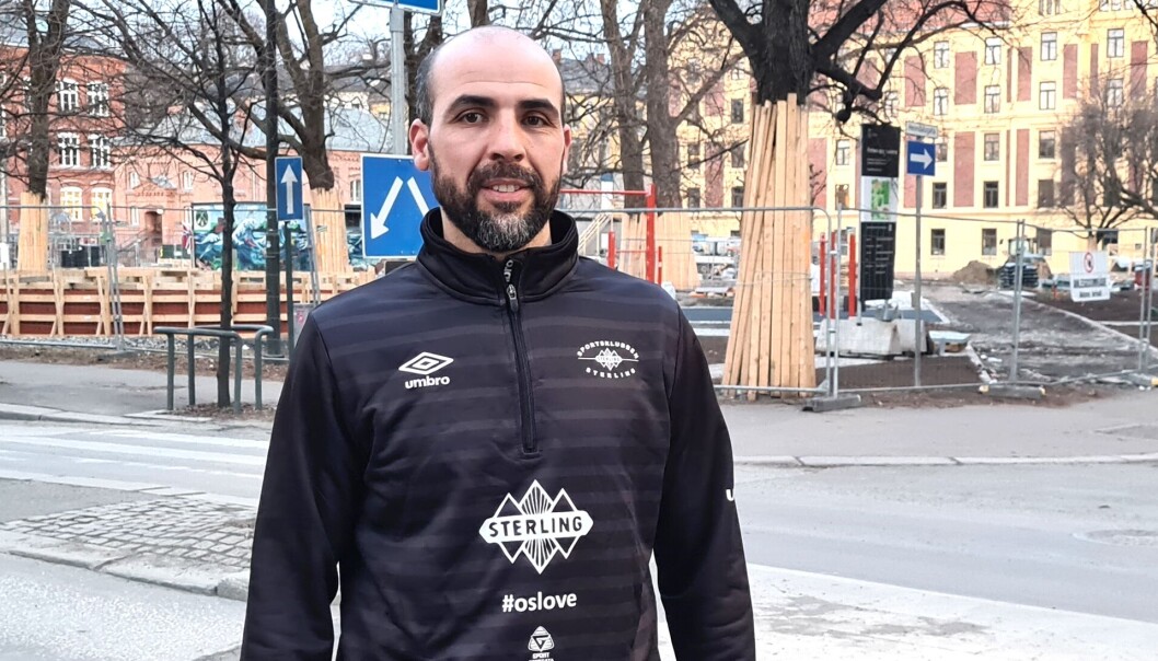Daglig leder i sportsklubben Sterling, Mohamed El Morabet, mener de ikke lengre kan akseptere at rusinstitusjonen Fyrlyset får oppholde seg i Urtegata på Grønland. Daglig leder i sportsklubben Sterling, Mohamed El Morabet, mener de ikke lengre kan akseptere at rusinstitusjonen Fyrlyset får oppholde seg i Urtegata på Grønland.