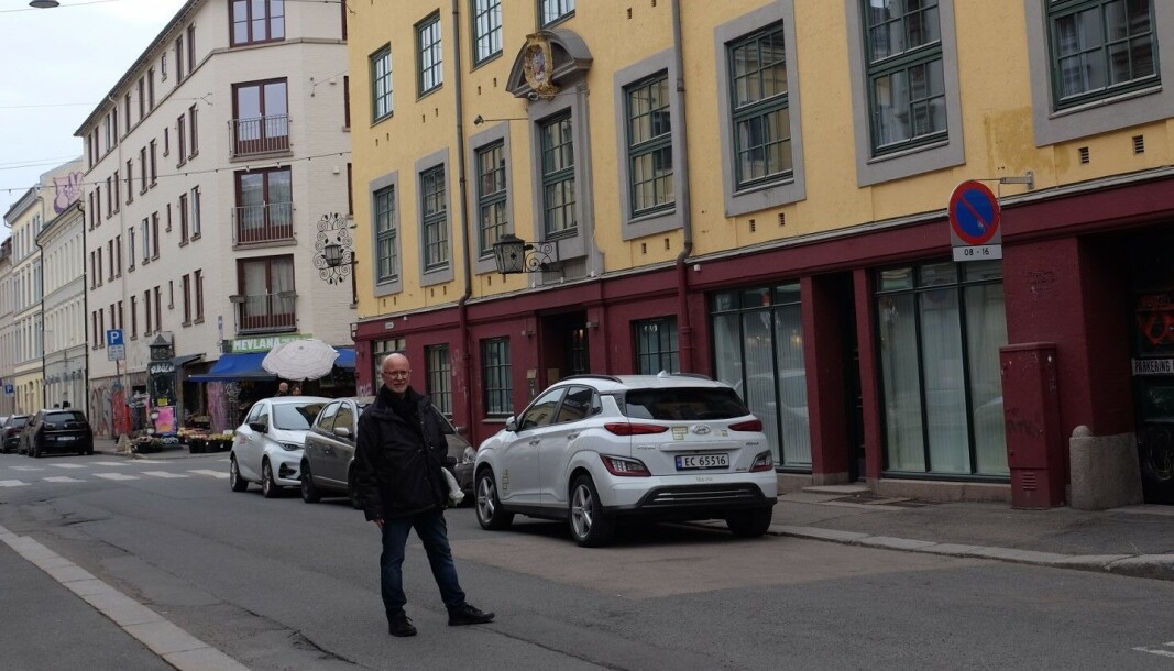 Per Østvold, leder Korsgata borettslag, foran Markveien 57, hvor det er planlagt restaurant i andre etasje. — Beboere er redde for at restaurantgjester skal trekke ut i gata eller mot bakgården med støyende oppførsel. Per Østvold, leder Korsgata borettslag, foran Markveien 57, hvor det er planlagt restaurant i andre etasje. — Beboere er redde for at restaurantgjester skal trekke ut i gata eller mot bakgården med støyende oppførsel.