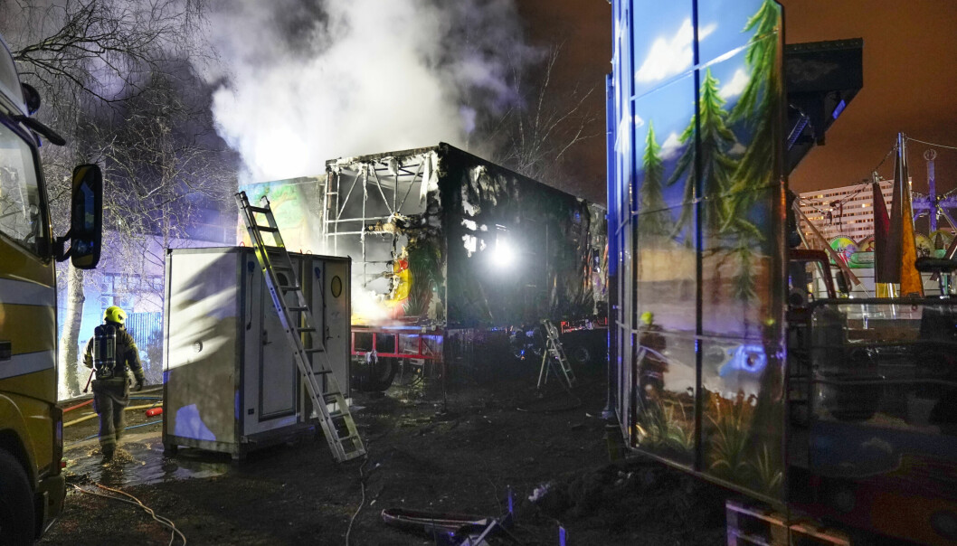 Det brant natt til fredag kraftig i en lastebil tilhørende et tivoli, som sto parkert ved Bjerke travbane.