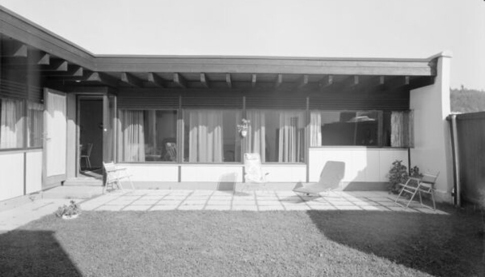 Arkitekturfoto av arkitekt Håkon Mjelvas atriumshus på Ammerud rundt 1970.