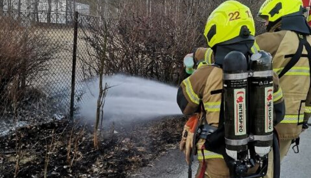 Oslo brann- og redningsetat rykket ut for å slukke flere gressbranner, inkludert på Manglerud, i helga. Oslo brann- og redningsetat rykket ut for å slukke flere gressbranner, inkludert på Manglerud, i helga.