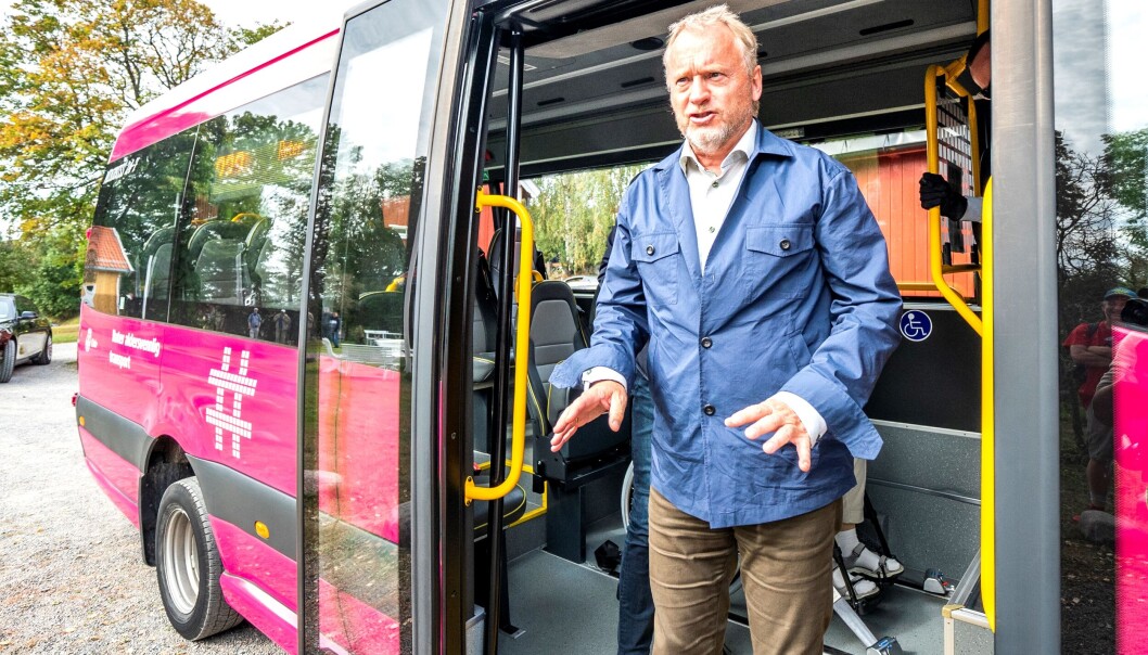 Bydel Frogner ønsker å bli en del av ordningen med de rosa bussene for eldre fra 2023. Her besøker byrådsleder Raymond Johansen tilbudet i bydel Alna i valgkampen i 2019. Bydel Frogner ønsker å bli en del av ordningen med de rosa bussene for eldre fra 2023. Her besøker byrådsleder Raymond Johansen tilbudet i bydel Alna i valgkampen i 2019.