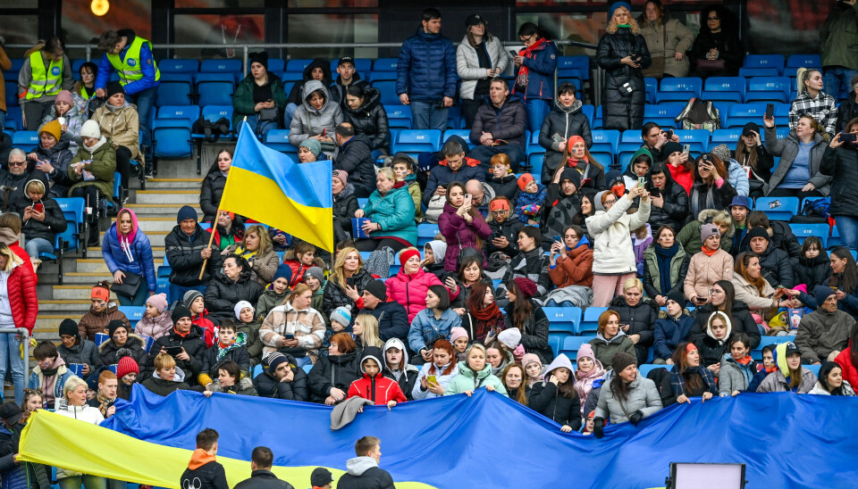 Sammen med NFF inviterer PUTE alle ukrainske flyktninger også i transittmottak til en hyggelig kveld på Ullevål stadion under VM-kvalifiseringskampen for kvinner mellom Norge og Polen.