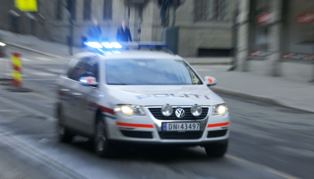 Politiet har sendt en rekke patruljer til Grønlandsleiret på grunn av slåsskampen. Politiet har sendt en rekke patruljer til Grønlandsleiret på grunn av slåsskampen.