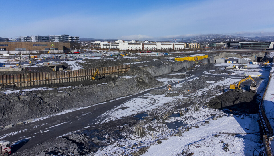 Slik så det inntil nylig ut på Fornebu. Her bygges det også nye vognhaller for Oslos T-bane. — Dette er en helhet som kommer befolkninga til gode i årtier framover, sier Ola Floberg.