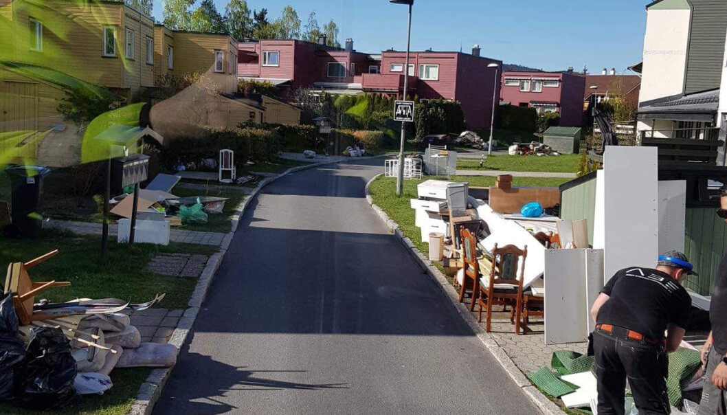Dette bildet viser mitt synsfelt en dag hvor jeg kjørte med hjertet i halsen. Hva om et barn kom løpende ut mellom søppelet? Dette bildet viser mitt synsfelt en dag hvor jeg kjørte med hjertet i halsen. Hva om et barn kom løpende ut mellom søppelet?