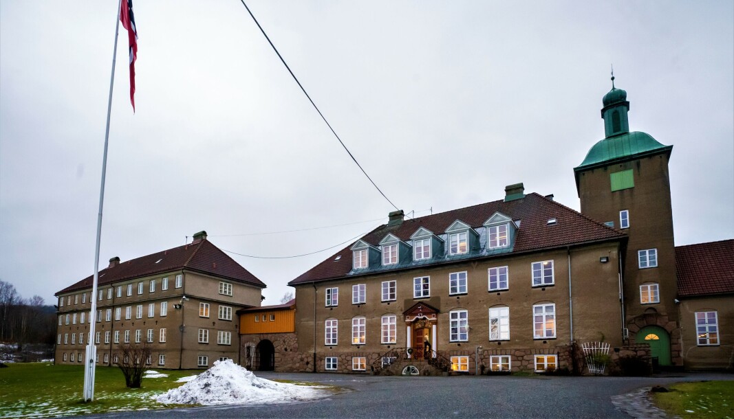 Et nytt Oslo fengsel vil etter alt å dømme ikke bli plassert på Bredtveit der det nå er et kvinnefengsel. Det er ikke flertall i bystyret for dette, og byrådsleder Raymond Johansen (Ap) sier nå at han har gitt opp kampen for å få dette til. Et nytt Oslo fengsel vil etter alt å dømme ikke bli plassert på Bredtveit der det nå er et kvinnefengsel. Det er ikke flertall i bystyret for dette, og byrådsleder Raymond Johansen (Ap) sier nå at han har gitt opp kampen for å få dette til.