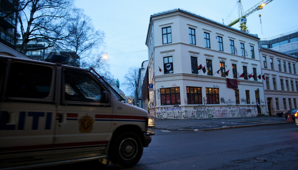 19. mars 2011: Politiet i Oslo foretok en ransakelse av Blitzhuset i Oslo sentrum etter en demonstrasjon tidligere på dagen. Foto: Kyrre Lien / NTB