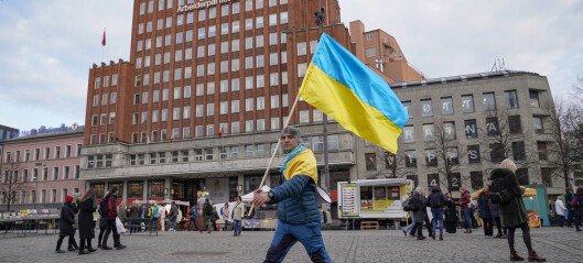 Blågul parole i 1. mai-toget fra Youngstorget: Solidaritet med det ukrainske folk