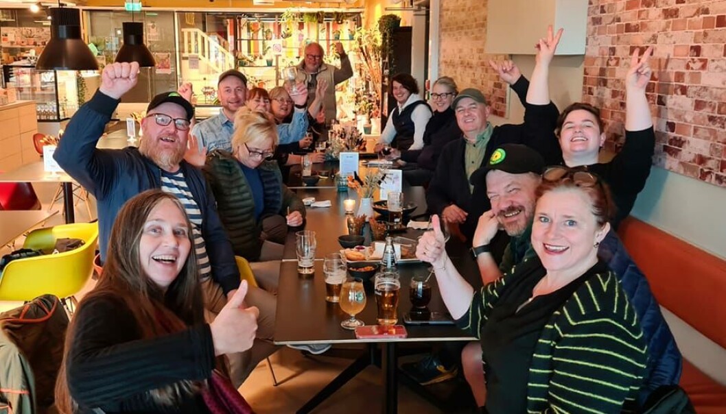 Folk fra aksjonsgruppa Bevar Bredtvetskogen feirer at det ikke er flertall for nytt fengsel. Her er Groruddals-representanter fra Naturvernforbundet, Ap, SV, MDG, Rødt og Venstre samlet. Folk fra aksjonsgruppa Bevar Bredtvetskogen feirer at det ikke er flertall for nytt fengsel. Her er Groruddals-representanter fra Naturvernforbundet, Ap, SV, MDG, Rødt og Venstre samlet.