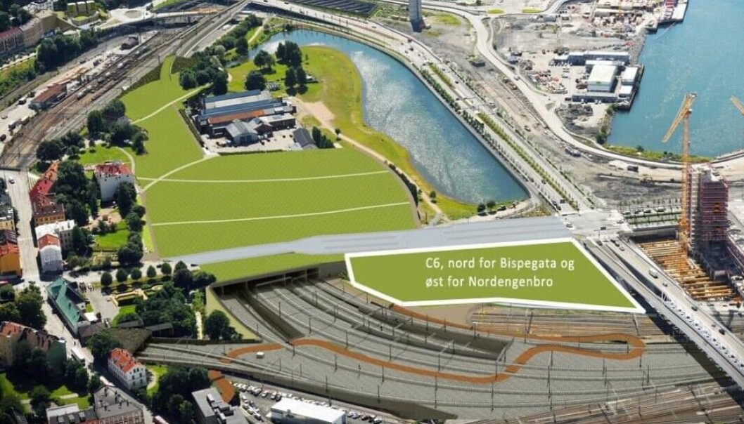 C6 er siste ubebygde tomt mellom Gamlebyen og Bjørvika. — Ubebygde tomter som C6-feltet er i dag under sterkt press fra kapitalsterke krefter, mener Rødt Gamle Oslo. C6 er siste ubebygde tomt mellom Gamlebyen og Bjørvika. — Ubebygde tomter som C6-feltet er i dag under sterkt press fra kapitalsterke krefter, mener Rødt Gamle Oslo.