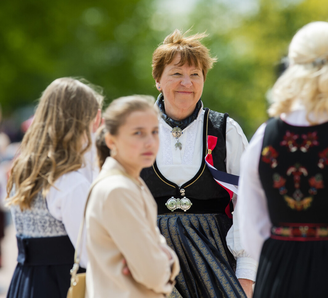 — Det skrives mye rart om flagging i 17. maitoget i sosial medier, sier ordfører Marianne Borgen (SV). — Det skrives mye rart om flagging i 17. maitoget i sosial medier, sier ordfører Marianne Borgen (SV).