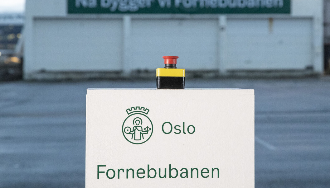 I en fersk undersøkelse Norstat har gjort for Aftenposten, svarer 55 prosent at de ønsker at Fornebubanen blir bygget. I en fersk undersøkelse Norstat har gjort for Aftenposten, svarer 55 prosent at de ønsker at Fornebubanen blir bygget.
