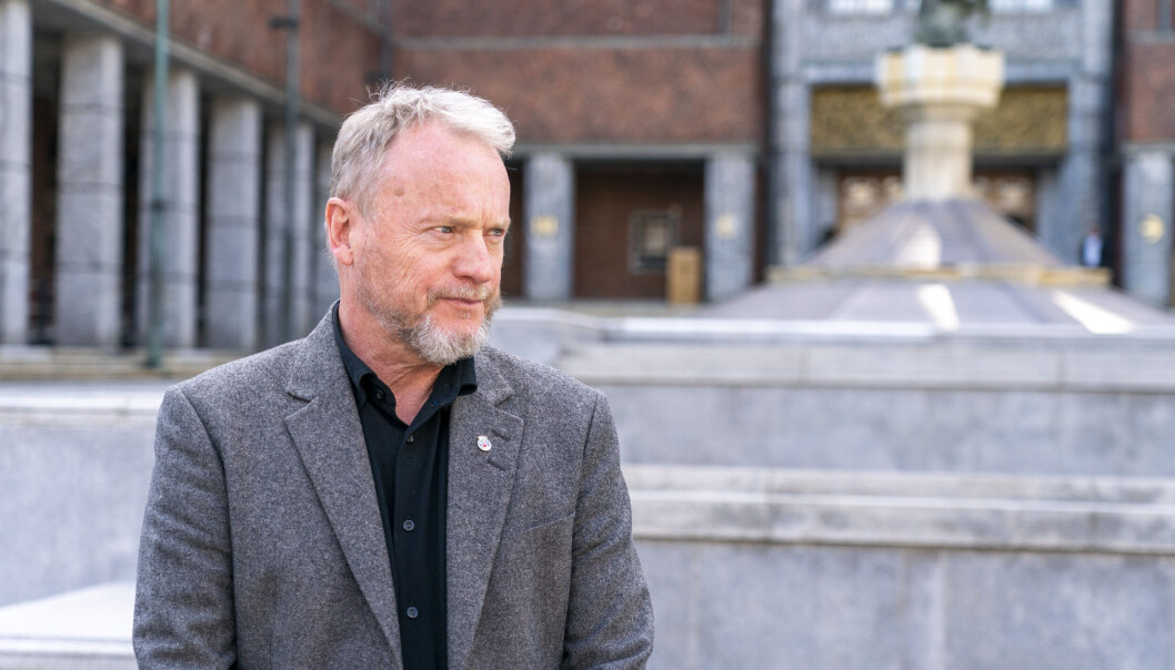 Byrådsleder Raymond Johansen anmoder Oslos innbyggere å spare på vannet og deler sine dusjetips. Byrådsleder Raymond Johansen anmoder Oslos innbyggere å spare på vannet og deler sine dusjetips.