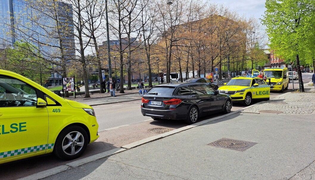 Personen ble ikke alvorlig skadd, men ble kjørt til sykehus. Personen ble ikke alvorlig skadd, men ble kjørt til sykehus.