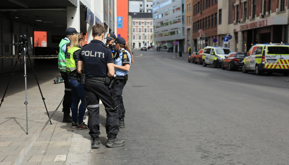 Politiet rykket lørdag ettermiddag ut etter at en person ble knivstukket på Grønland.