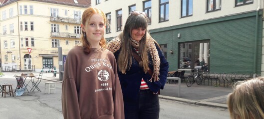 Venter det en filmrolle for Astrid (13)? Kanskje gikk en ny filmstjerne opp Vogts gate i dag