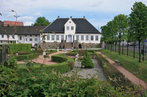 Hærverk og rus har ført til at hagen rundt Oslo ladegård i Middelalderparken er stengt