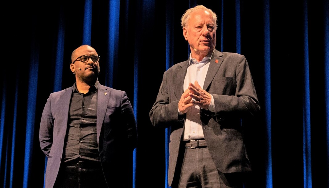 Kulturbyråd Omar Samy Gamal (SV) ansetter personen som etterfølger Stein Olav Henrichsen (til h.) som direktør for Munchmuseet. Kulturbyråd Omar Samy Gamal (SV) ansetter personen som etterfølger Stein Olav Henrichsen (til h.) som direktør for Munchmuseet.