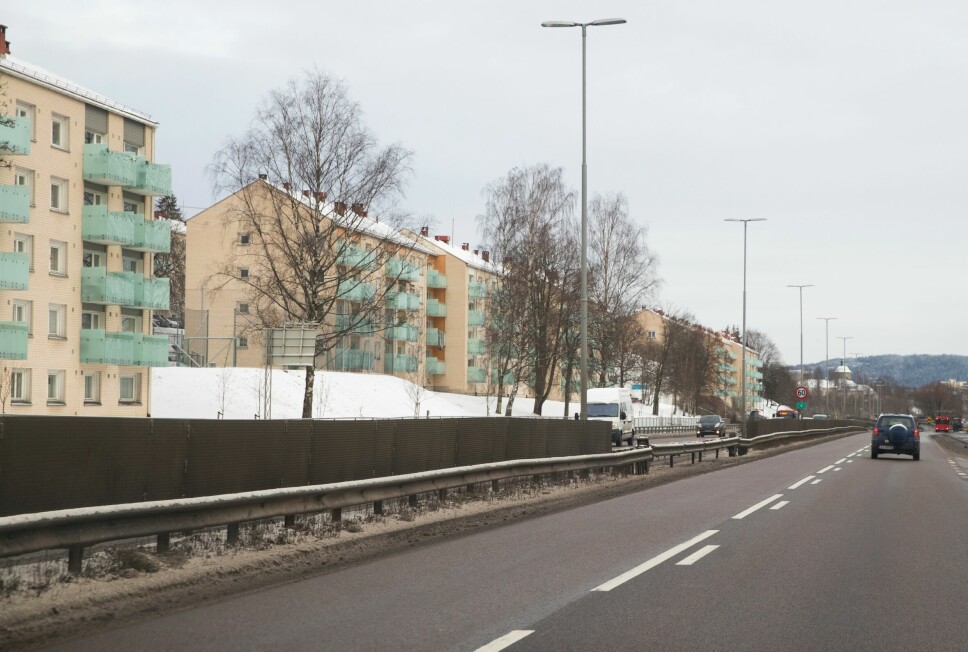Innbyggerforslaget fra Sletteløkka Vel (blokkene til venstre) om kraftig fartsreduksjon på riksvei 4/Trondheimsveien gjennom Groruddalen fikk overveldende flertall i bystyret