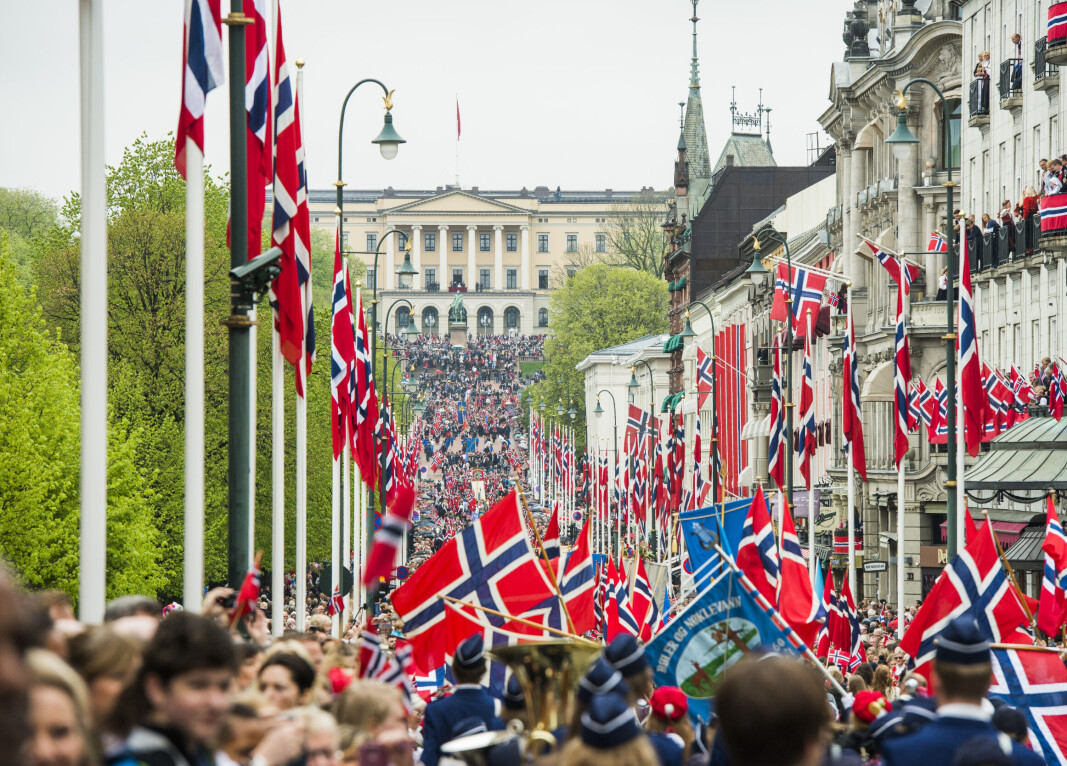 Oslo er igjen klar for 17. mai uten restriksjoner. De fleste av skolebarna i første til tredje klasse vil for første gang i år kunne oppleve å gå i tog. Oslo er igjen klar for 17. mai uten restriksjoner. De fleste av skolebarna i første til tredje klasse vil for første gang i år kunne oppleve å gå i tog.