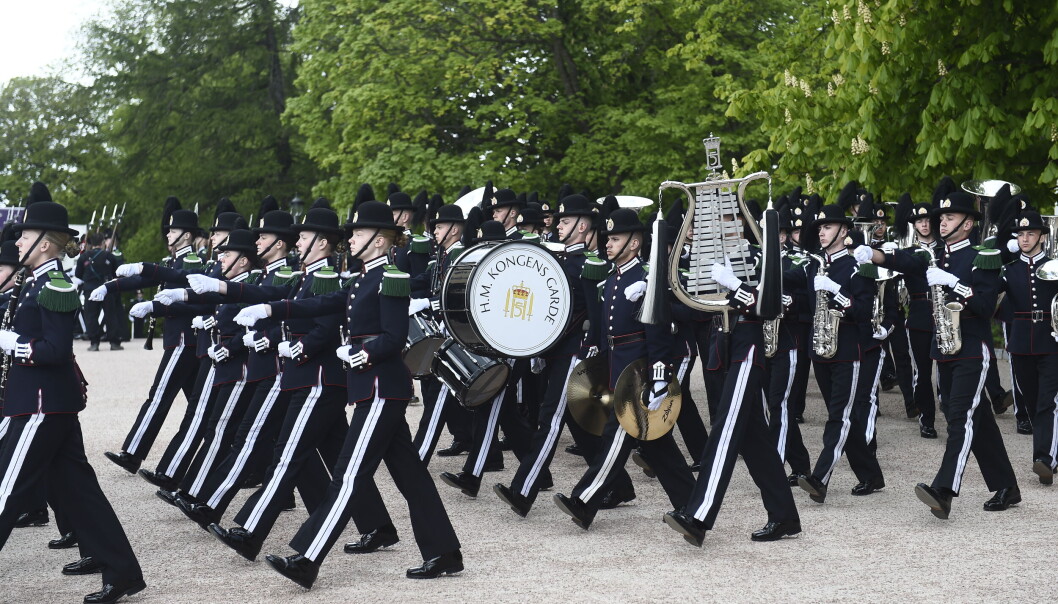 Hans Majestet Kongens Gardes Musikkorps avslutter barnetoget og marsjerer fra Stortorget mot Slottet klokken 12.30. Hans Majestet Kongens Gardes Musikkorps avslutter barnetoget og marsjerer fra Stortorget mot Slottet klokken 12.30.