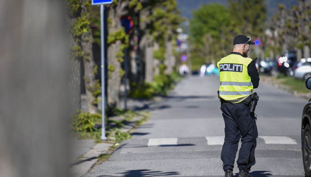— Barnet er alvorlig eller hardt skadd. Mor var på stedet, og foreldrene er varslet om ulykken, opplyser politiet. — Barnet er alvorlig eller hardt skadd. Mor var på stedet, og foreldrene er varslet om ulykken, opplyser politiet.