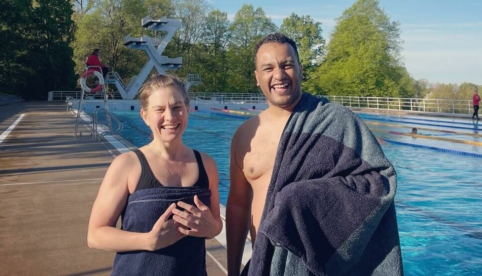 Tidligere badebyråd Rina Mariann Hansen møtte nåværende badebyråd Omar Samy Gamal til en frisk sesongstart i Frognerbadet.