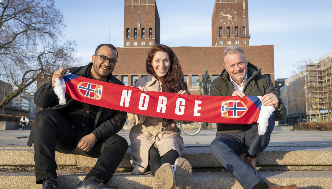 Idrettsbyråd Omar Samy Gamal (f.v.), fotballpresident Lise Klaveness og byrådsleder Raymond Johansen skal samarbeide om å få fotball-EM til Norge i 2025.