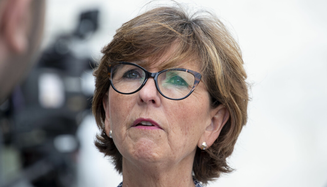 Bærums-ordfører Lisbeth Hammer Krog (H) advarer mot å stanse byggingen.