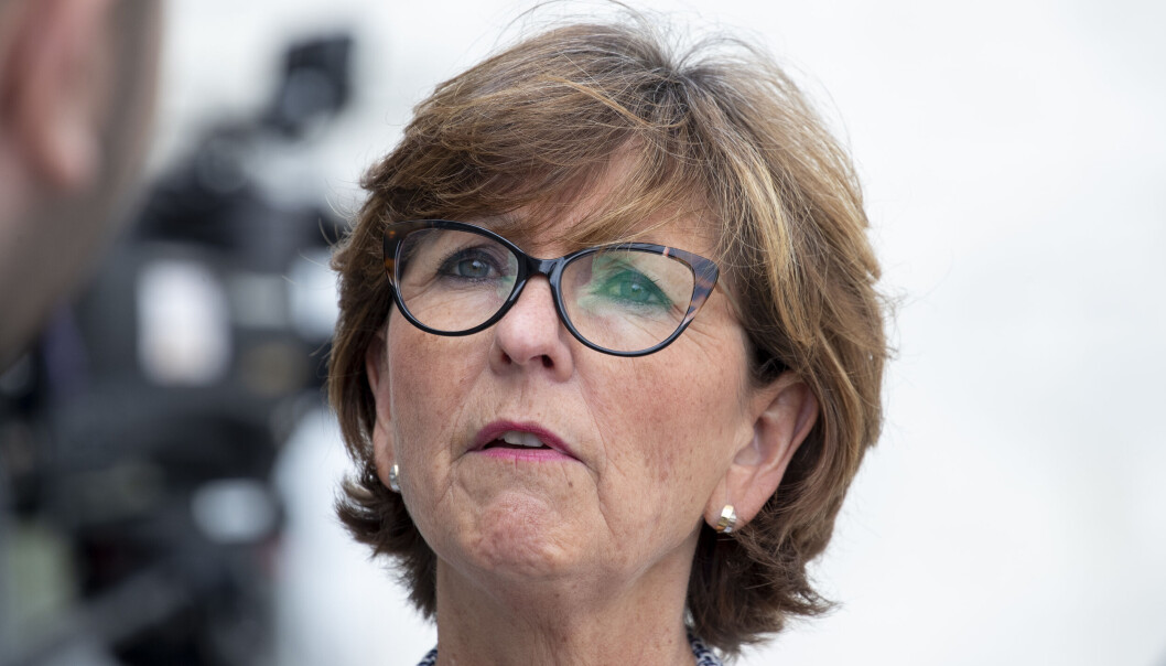 Bærums-ordfører Lisbeth Hammer Krog (H) advarer mot å stanse byggingen. Bærums-ordfører Lisbeth Hammer Krog (H) advarer mot å stanse byggingen.