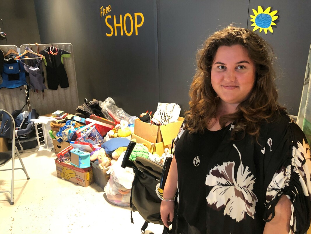 Thea (31) jobber som frivillig flere dager i uken. - Pågangen er stor, så det er behov for flere frivillige, sier hun. Thea (31) jobber som frivillig flere dager i uken. - Pågangen er stor, så det er behov for flere frivillige, sier hun.