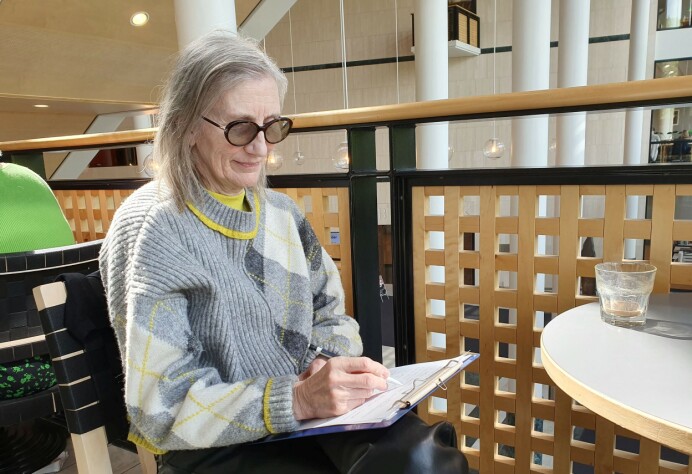 Den blå skriveplaten kjøpte Liv mens hun studerte på 70-tallet, og den er fortsatt hyppig i bruk. Den blå skriveplaten kjøpte Liv mens hun studerte på 70-tallet, og den er fortsatt hyppig i bruk.