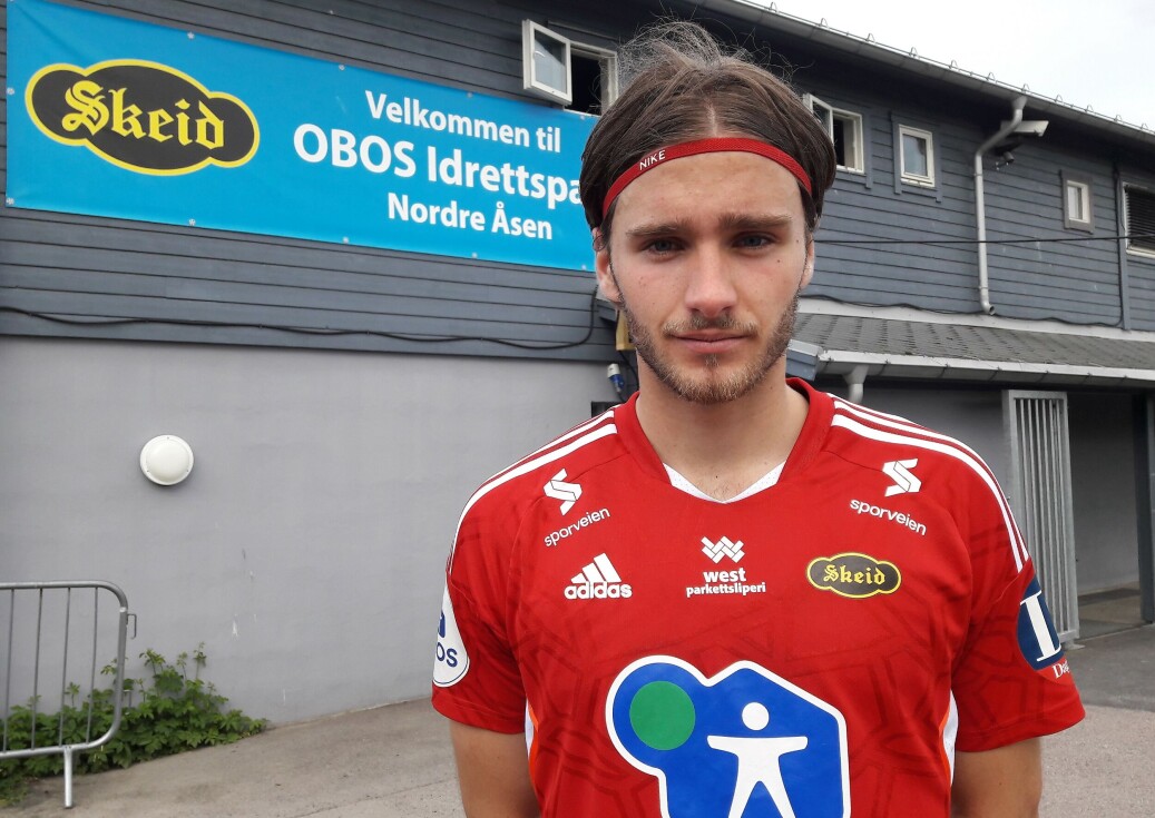 En fredrikstadgutt i rødt og blått. Thomas Lopez Borgersen spilte en god kamp. En fredrikstadgutt i rødt og blått. Thomas Lopez Borgersen spilte en god kamp.