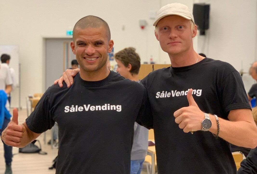 De to tidligere toppspillerne Kamal Saaliti (42) og Erik Røsland (26) i Sålevending har sammen med Obos invitert 600 barn og unge til Champions League-fest når Liverpool og Real Madrid møtes i finalen lørdag kveld. De to tidligere toppspillerne Kamal Saaliti (42) og Erik Røsland (26) i Sålevending har sammen med Obos invitert 600 barn og unge til Champions League-fest når Liverpool og Real Madrid møtes i finalen lørdag kveld.
