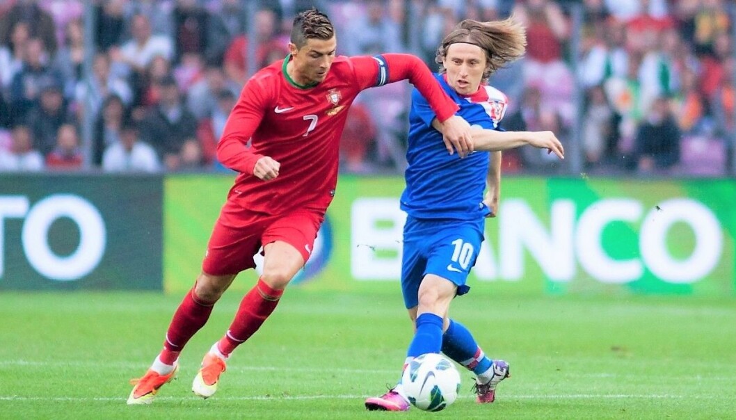 Svært mange er interesserte i å se Ronaldo spille på Ullevaal i sommer for Manchester United.. Her mot Luka Modric (Kroatia og Real Madrid). Svært mange er interesserte i å se Ronaldo spille på Ullevaal i sommer for Manchester United.. Her mot Luka Modric (Kroatia og Real Madrid).