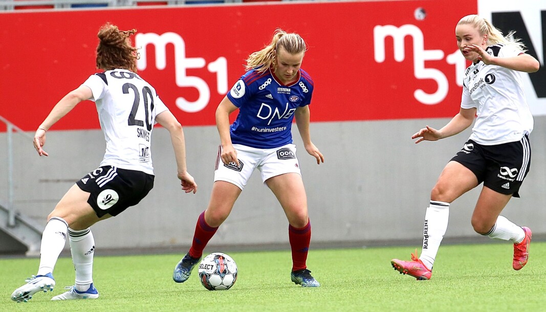 Vålerenga-spillerne slet med å finne ut av Rosenborgs press. Med en gang hjemmelaget fikk ballen var det fort to RBK-spillere på ballfører. Vålerenga-spillerne slet med å finne ut av Rosenborgs press. Med en gang hjemmelaget fikk ballen var det fort to RBK-spillere på ballfører.