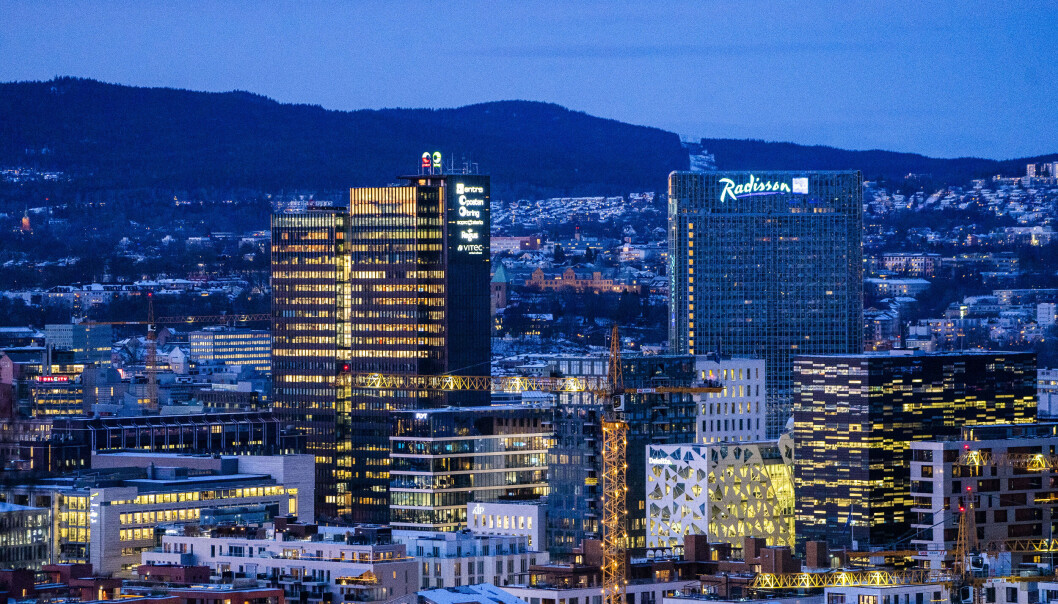 I området rundt Oslo S forslår byrådet at det åpnes for høyhus på 125 meter. Postgirobygget og Oslo Plaza er henholdsvis 111 meter og 117 meter høye. I området rundt Oslo S forslår byrådet at det åpnes for høyhus på 125 meter. Postgirobygget og Oslo Plaza er henholdsvis 111 meter og 117 meter høye.