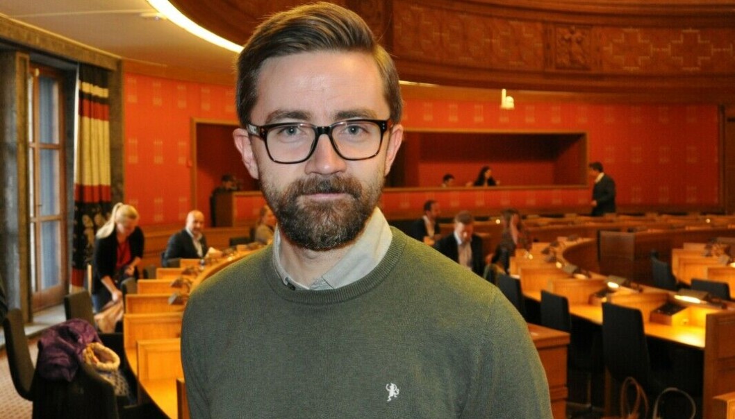 SVs gruppeleder i bystyret, Ola Wolff Elvevold, mener i likhet med Oslo Ap at staten og Viken må bidra med mer penger dersom Fornebubanen skal ferdigstilles. SVs gruppeleder i bystyret, Ola Wolff Elvevold, mener i likhet med Oslo Ap at staten og Viken må bidra med mer penger dersom Fornebubanen skal ferdigstilles.